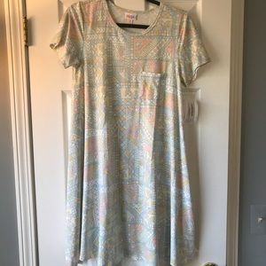 NWT LULAROE CARLY size XS, Pastel on white